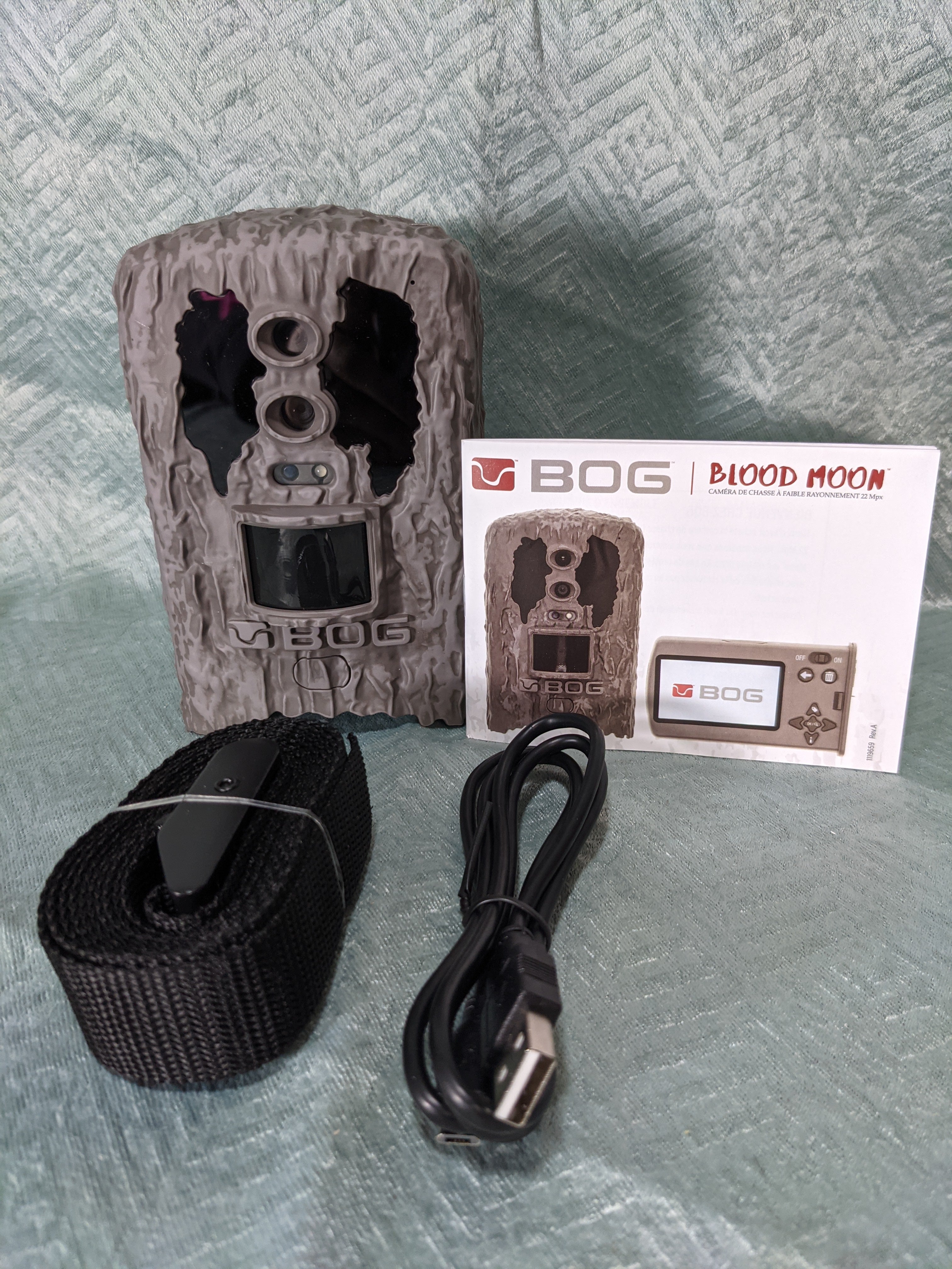 BOG Invisible Flash and Infrared Game Cameras w/ Removable Viewing Screen (7342609105134)